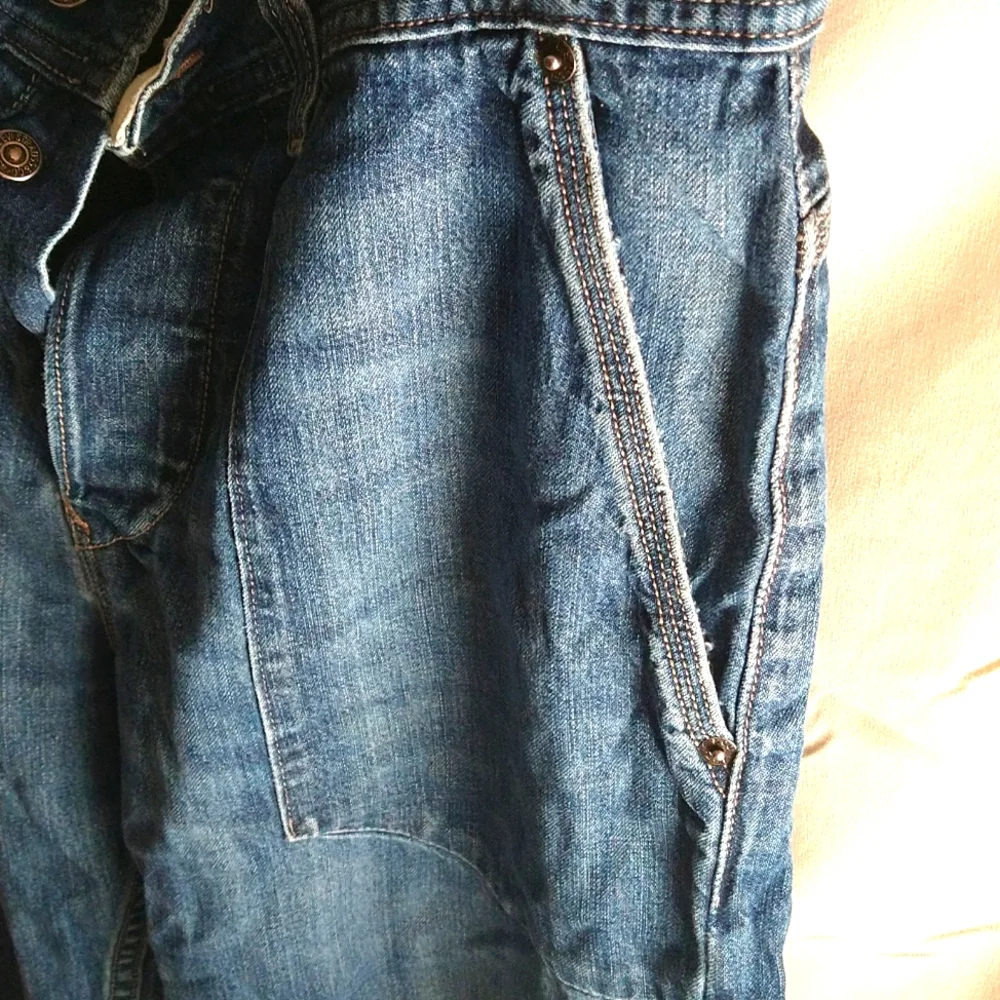 Levis - Picture 4 of 8